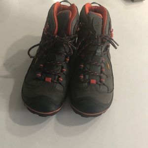 Women’s Keen waterproof hiking boots